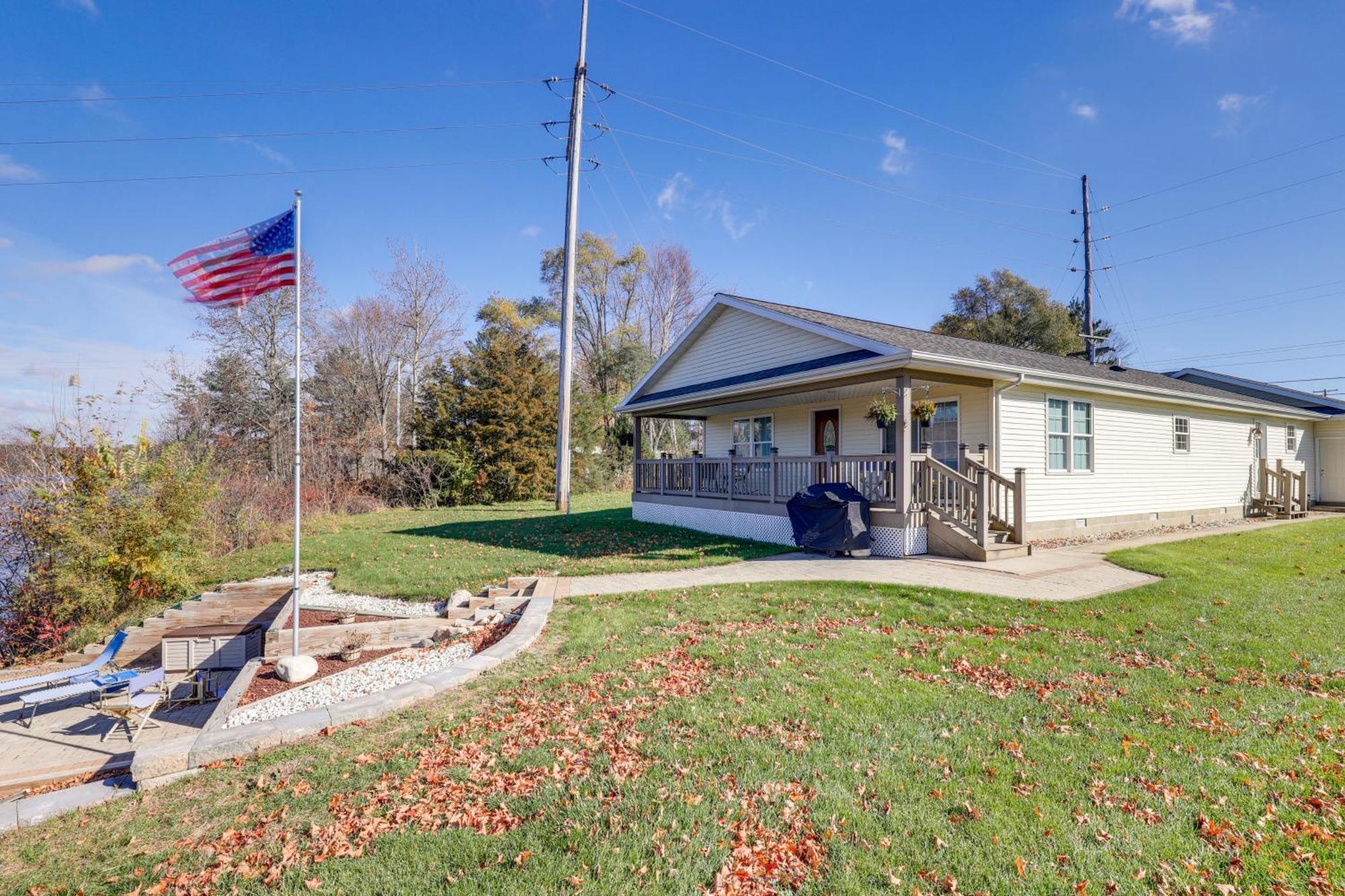 Charming Stanwood Home On Muskegon River! Big Rapids Exterior photo